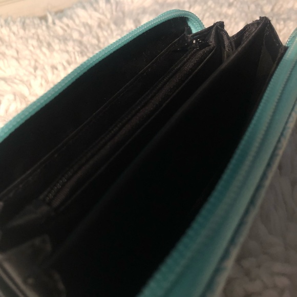 Clairs wristlet - Picture 3 of 4